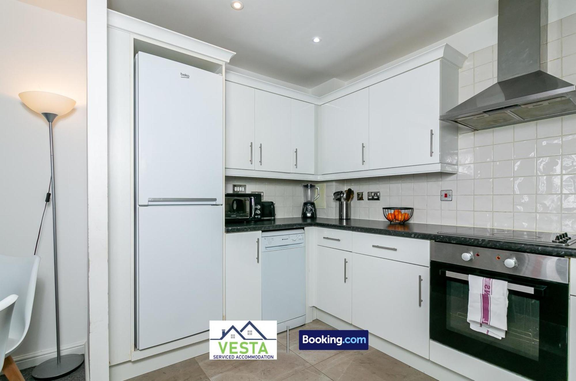 Two Bedrooms Apartment By Vesta Serviced Accommodation & Short Lets Hatfield With Free Wifi エクステリア 写真