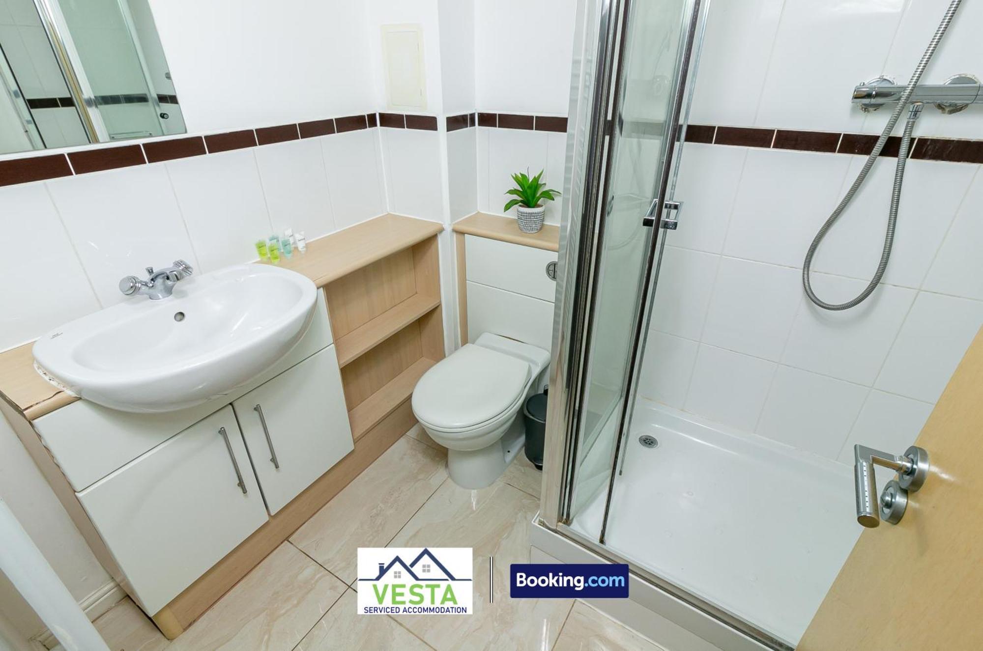 Two Bedrooms Apartment By Vesta Serviced Accommodation & Short Lets Hatfield With Free Wifi エクステリア 写真